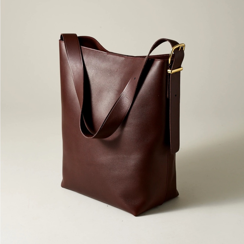 Madewell The Essential Bucket Tote in Chocolate Raisin (Standard Size)